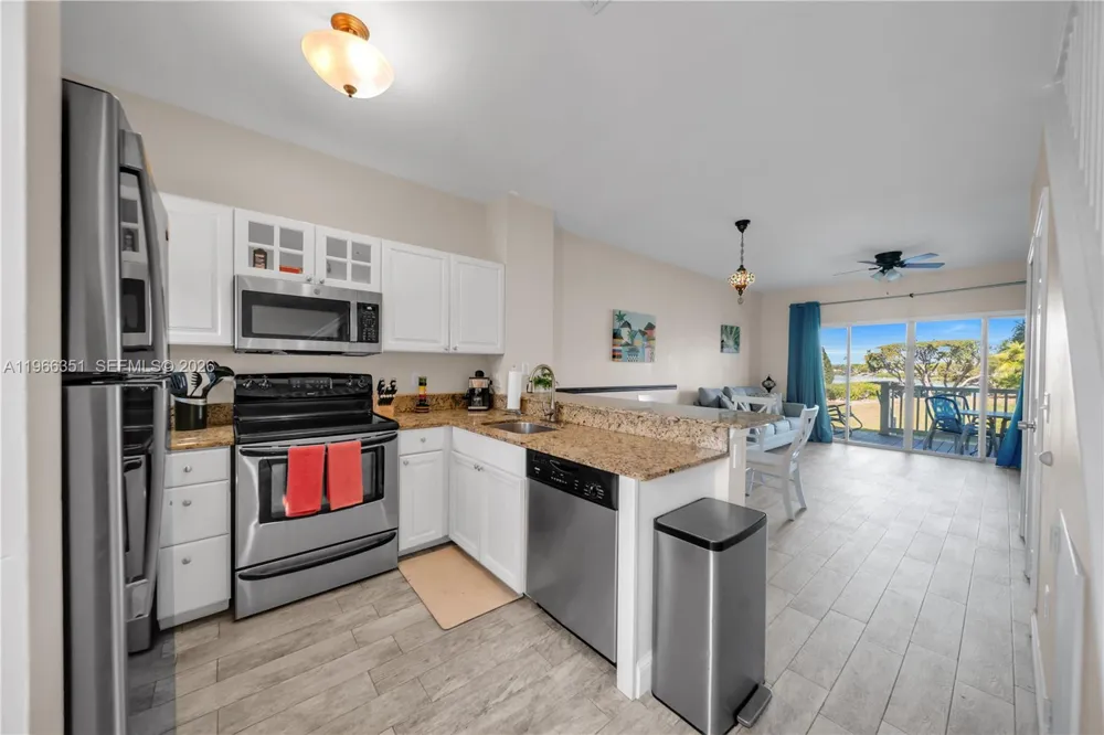 5101 Sunset Village Dr Duck, FL 33050