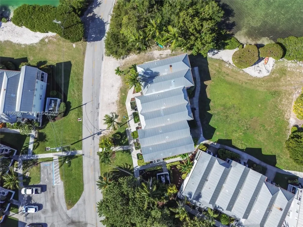 5101 Sunset Village Dr Duck, FL 33050