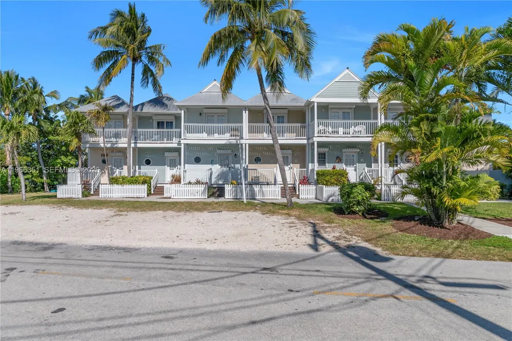 5101 Sunset Village Dr Duck, FL 33050