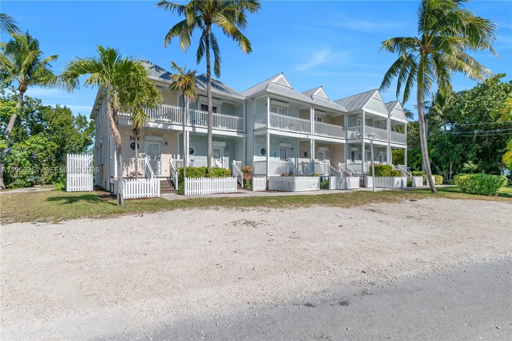 5101 Sunset Village Dr Duck, FL 33050