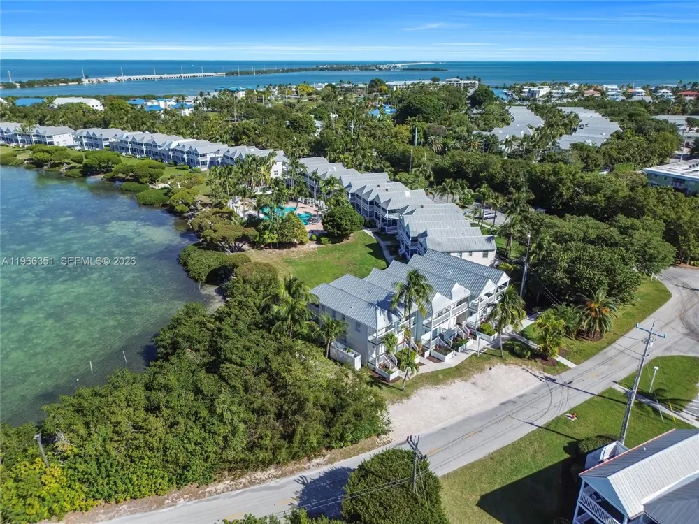 5101 Sunset Village Dr Duck, FL 33050