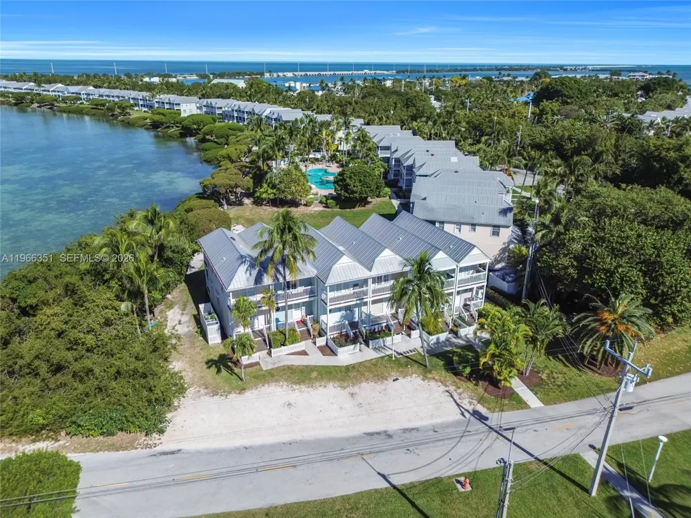 5101 Sunset Village Dr Duck, FL 33050