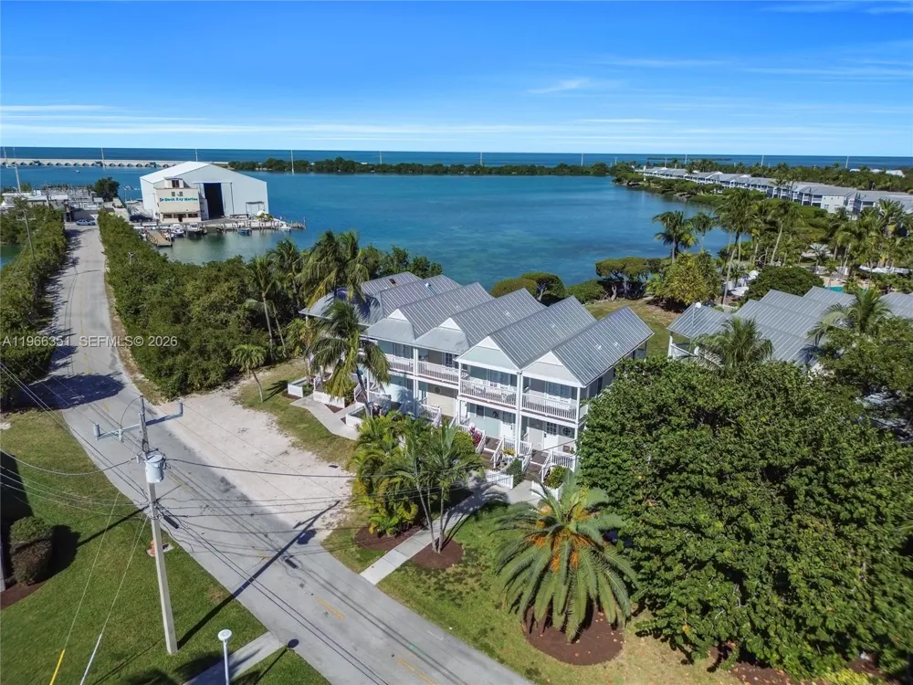5101 Sunset Village Dr Duck, FL 33050