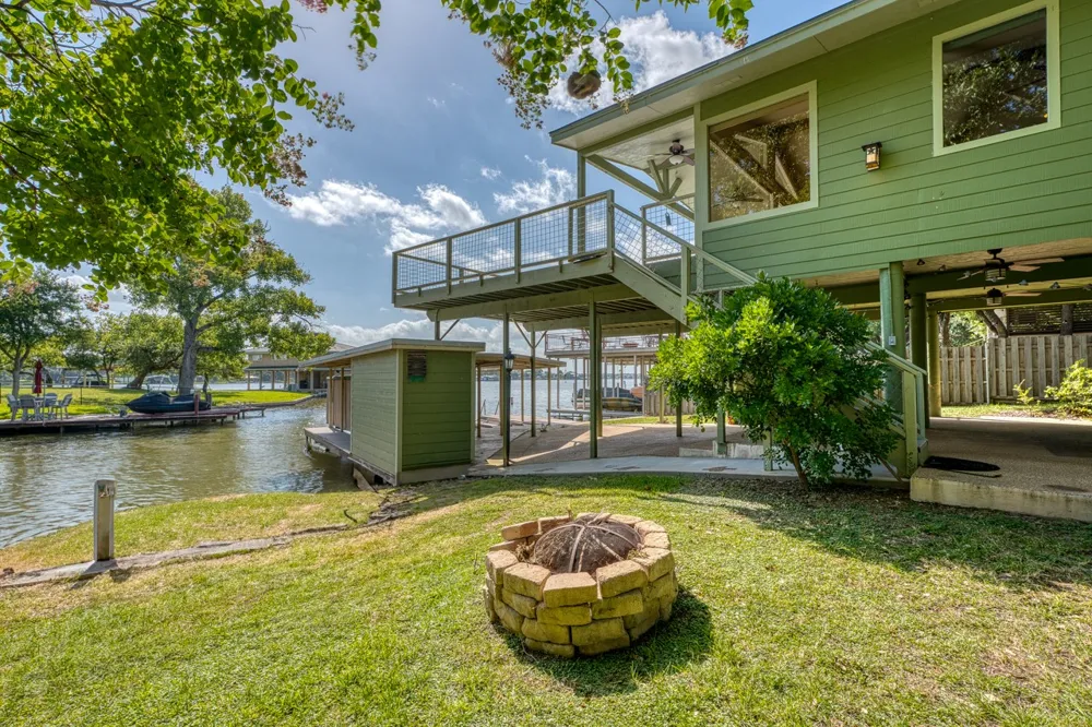 207 Princess Terrace Sunrise Beach, TX 78643