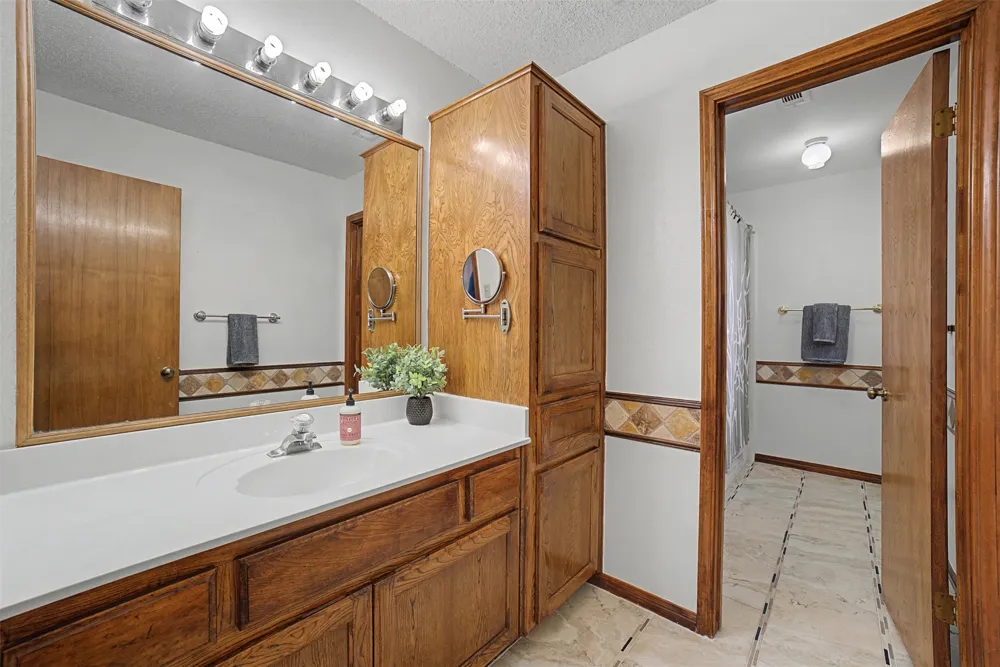 1050 County Road 141 Georgetown, TX 78626