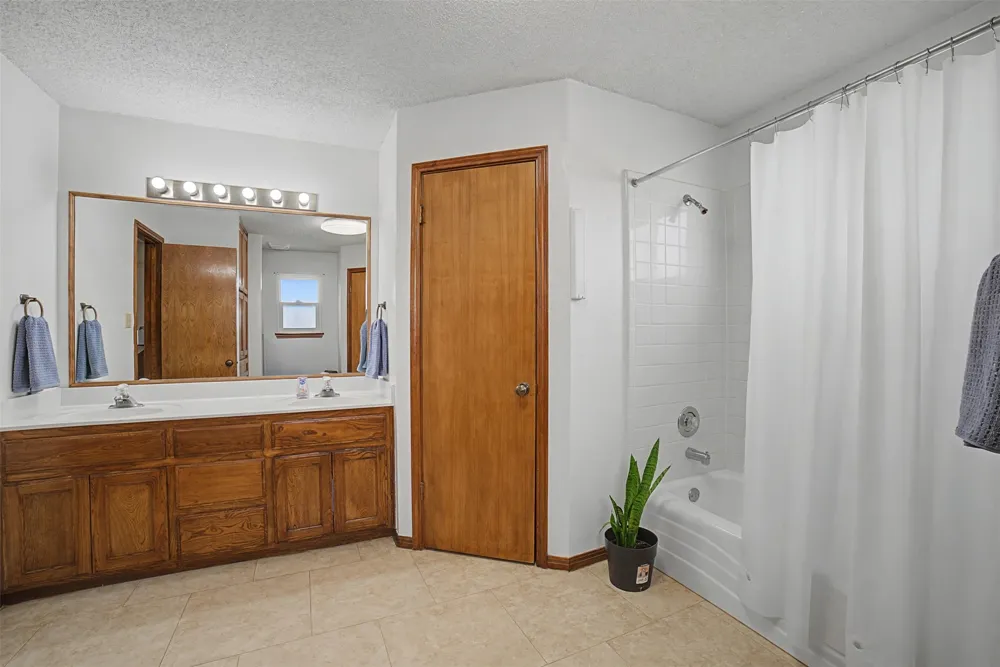 1050 County Road 141 Georgetown, TX 78626