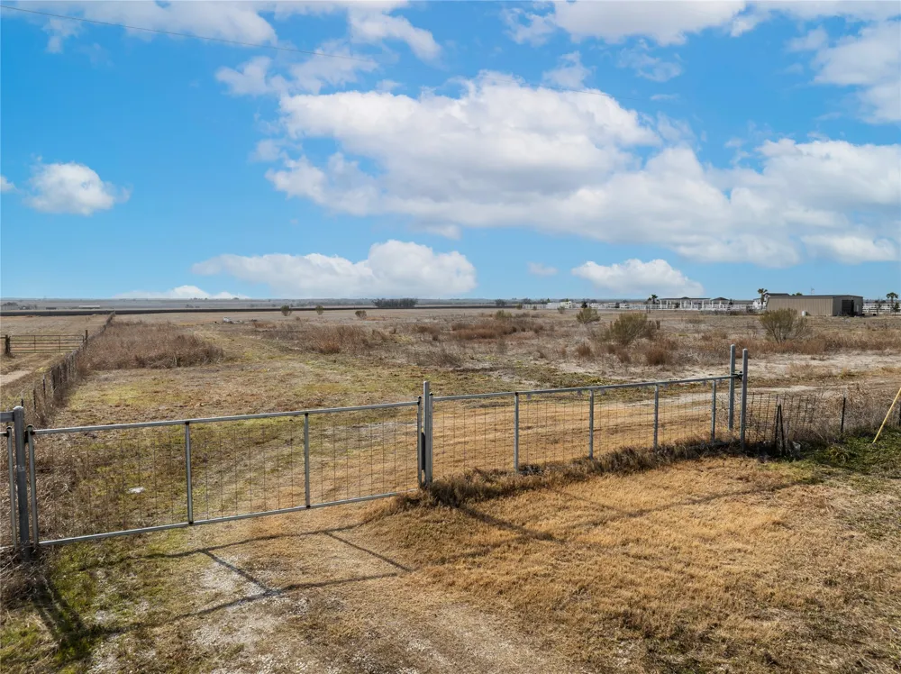 824 County Road 451 Coupland, TX 78615