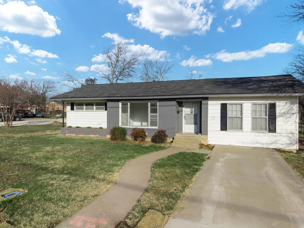 1205 W 10th Street McGregor, TX 76657