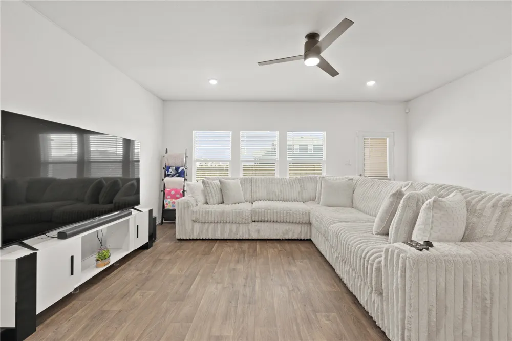 790 Arnold Loop Kyle, TX 78640