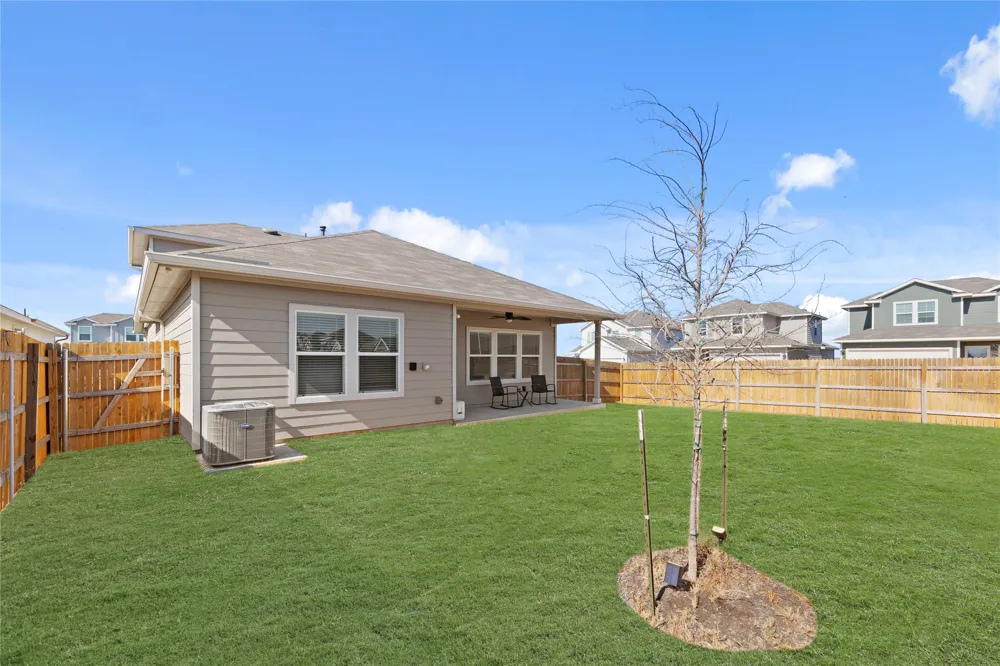 790 Arnold Loop Kyle, TX 78640