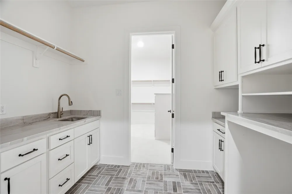 5009 Frost Creek Aledo, TX 76008