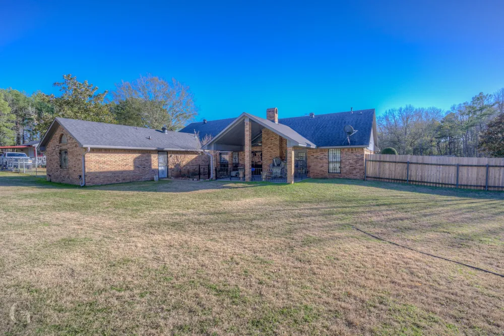 111 White Road Frierson, LA 71027