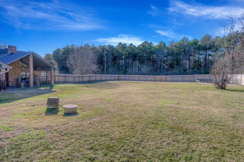 111 White Road Frierson, LA 71027