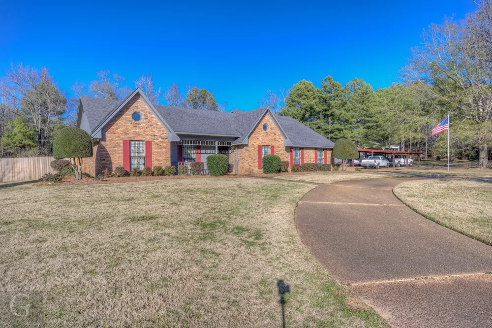 111 White Road Frierson, LA 71027