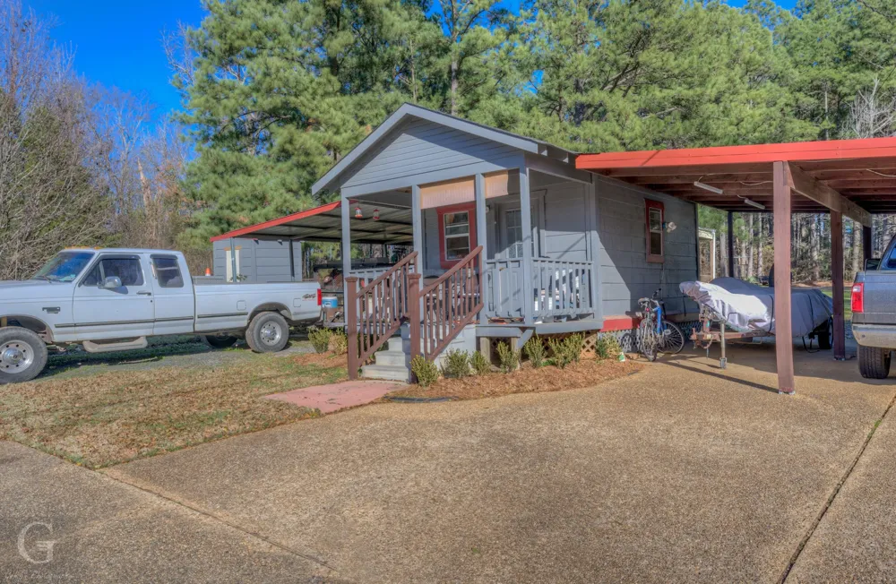 111 White Road Frierson, LA 71027