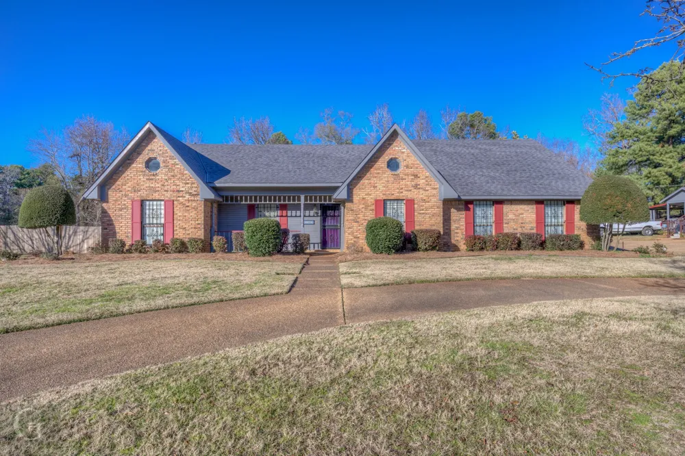 111 White Road Frierson, LA 71027