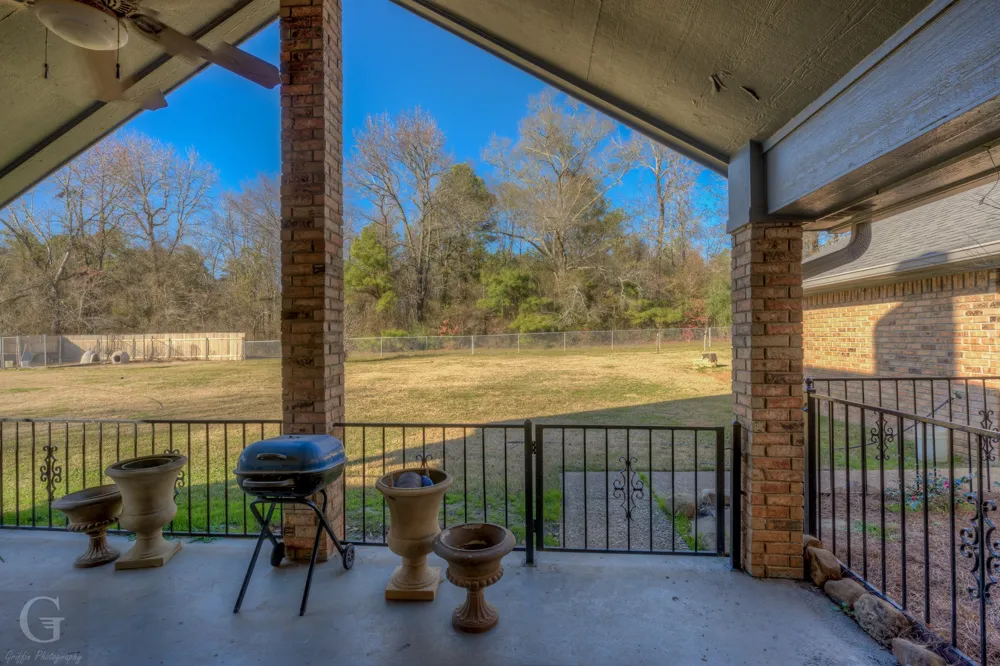 111 White Road Frierson, LA 71027