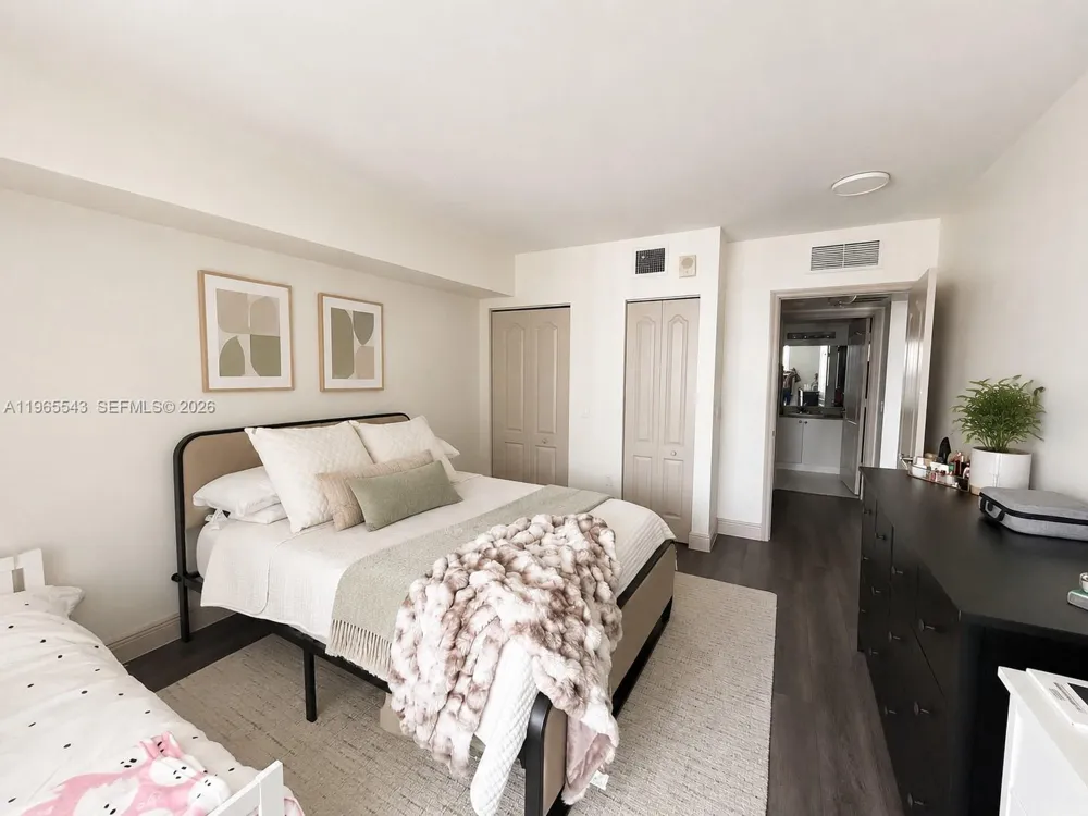 60 NW 37th Ave #1205 Miami, FL 33125