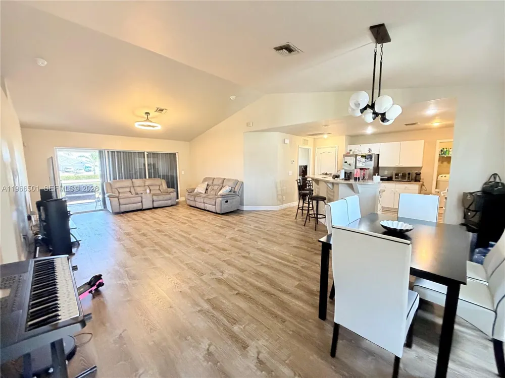 3625 NE 19  Place Cape Coral, FL 33909