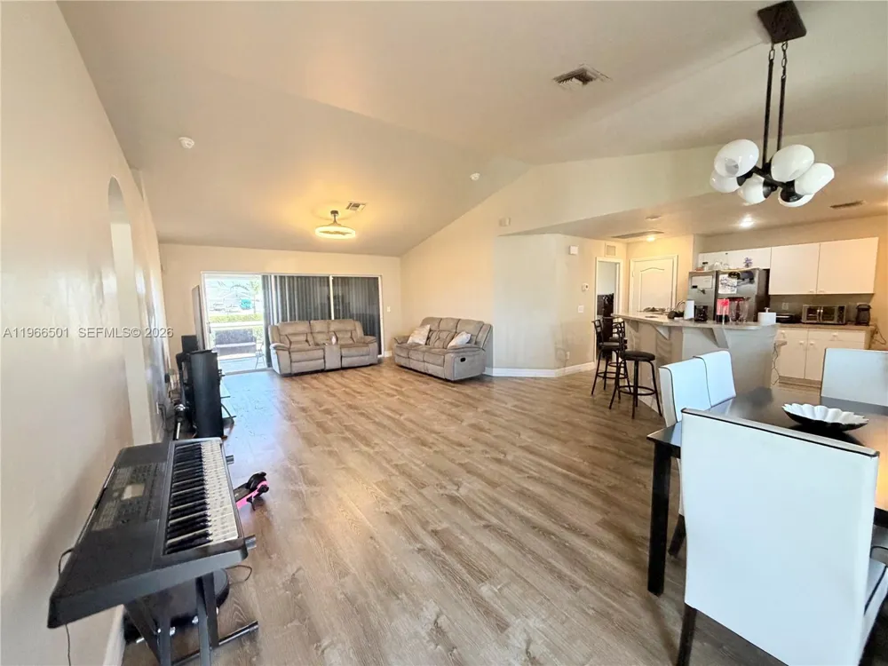 3625 NE 19  Place Cape Coral, FL 33909