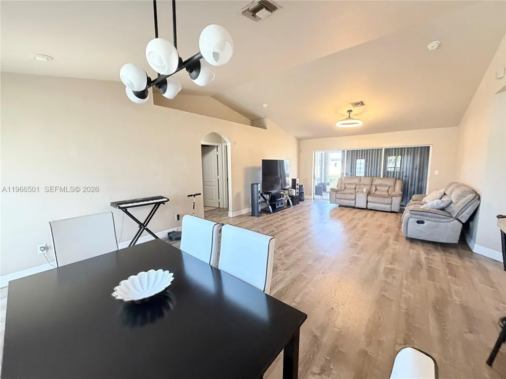 3625 NE 19  Place Cape Coral, FL 33909