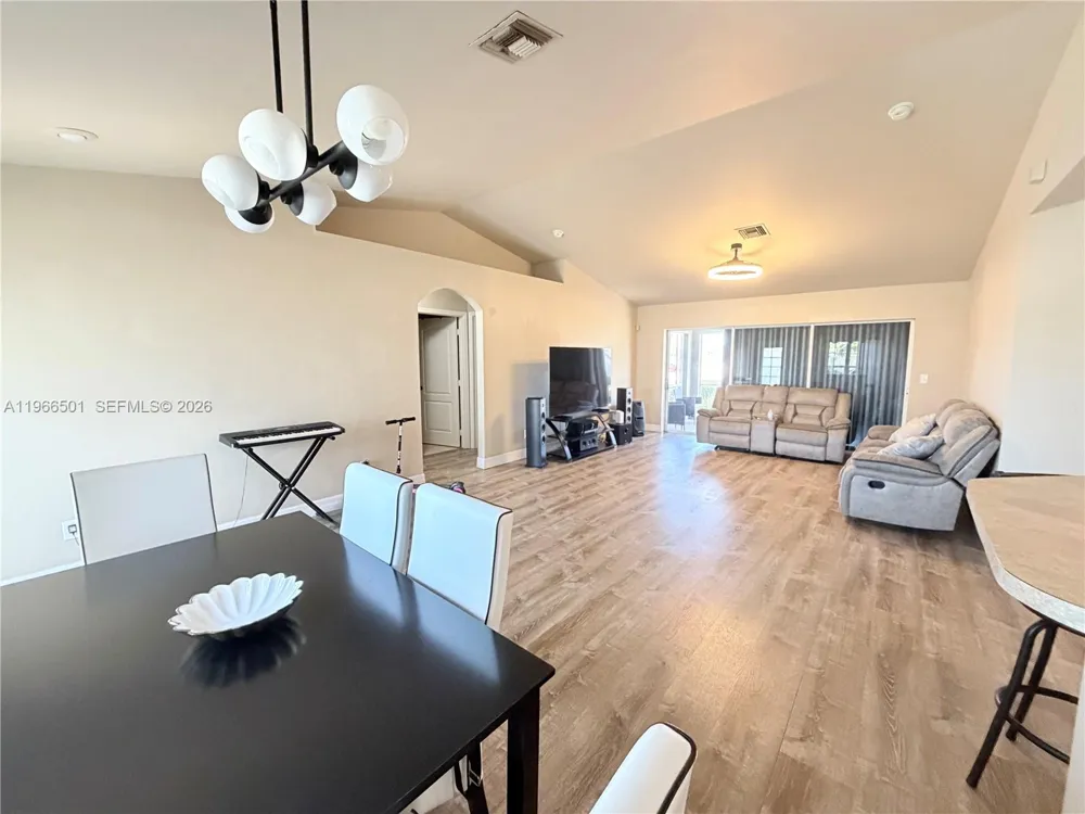 3625 NE 19  Place Cape Coral, FL 33909