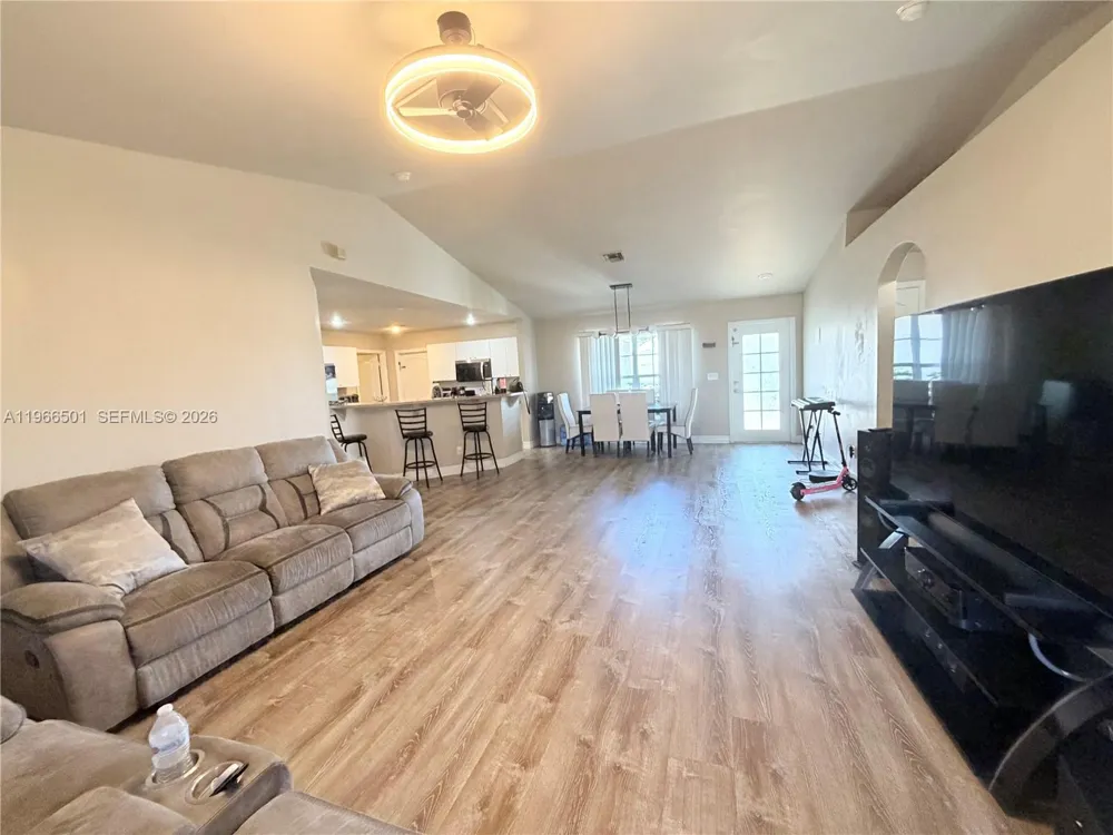 3625 NE 19  Place Cape Coral, FL 33909