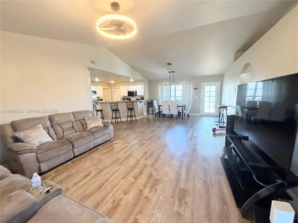 3625 NE 19  Place Cape Coral, FL 33909