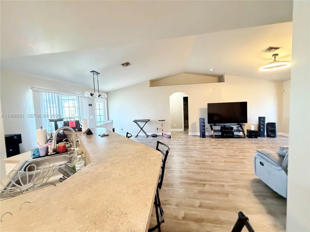 3625 NE 19  Place Cape Coral, FL 33909