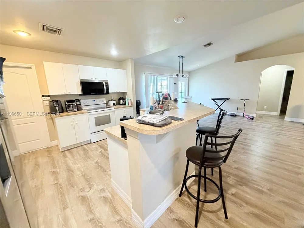 3625 NE 19  Place Cape Coral, FL 33909
