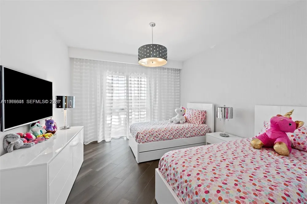 17301 Biscayne Blvd #2110 North Miami Beach, FL 33160