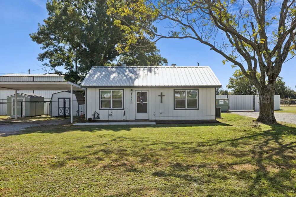 1060 E Reno Road Reno, TX 76020