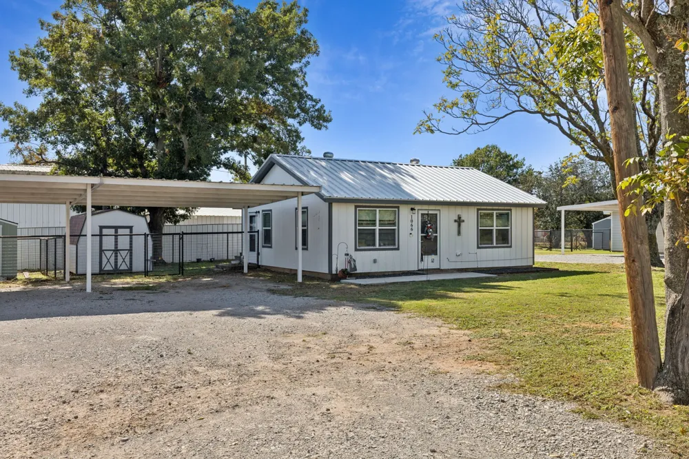 1060 E Reno Road Reno, TX 76020