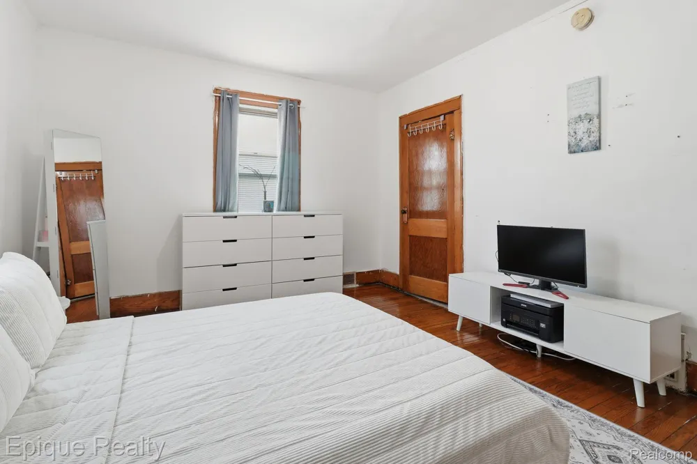 5834 Wayne Road Romulus City, MI 48174