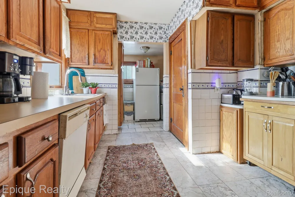 5834 Wayne Road Romulus City, MI 48174