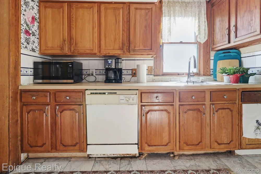 5834 Wayne Road Romulus City, MI 48174