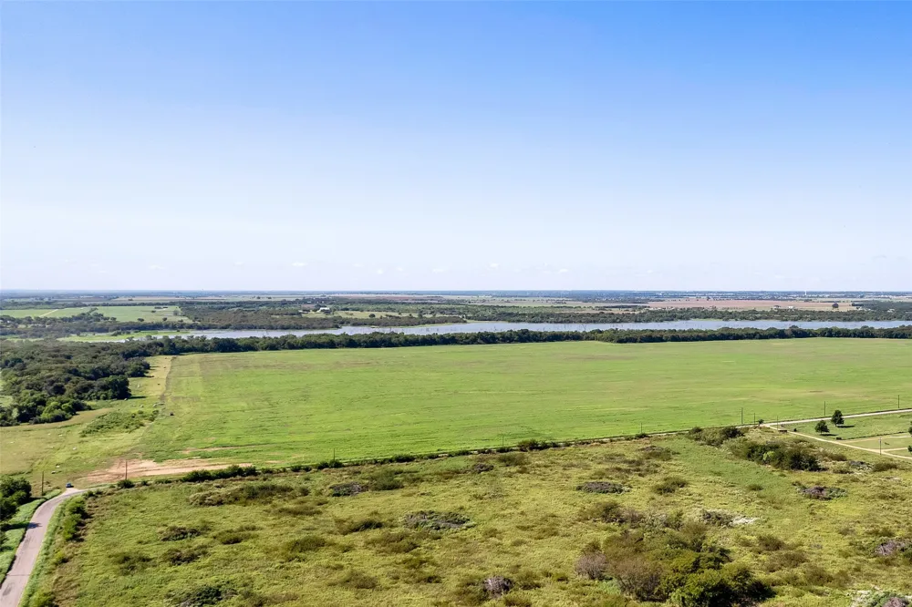 99 Buck Creek Tioga, TX 76271