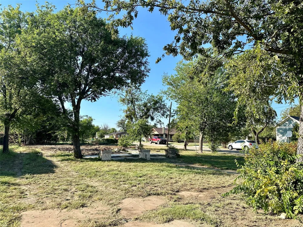 315 W Cedar Street Coleman, TX 76834