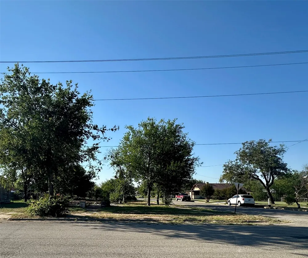 315 W Cedar Street Coleman, TX 76834