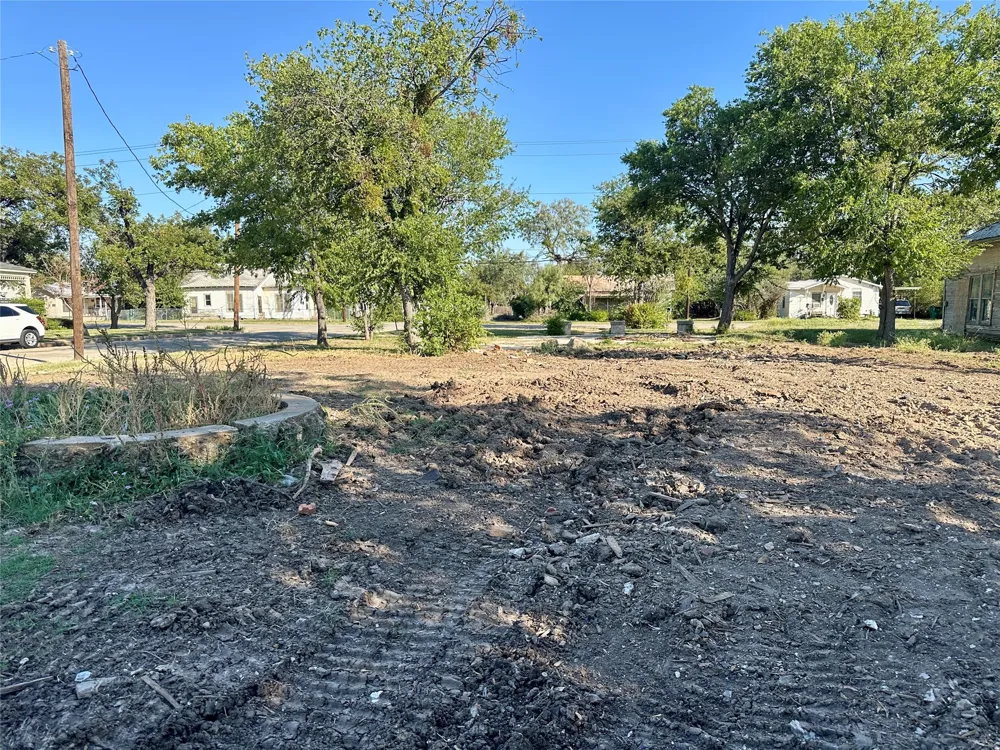 315 W Cedar Street Coleman, TX 76834