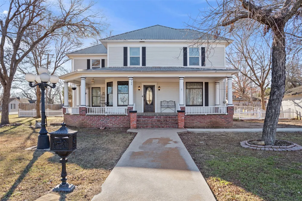 900 W 6th Street McGregor, TX 76657