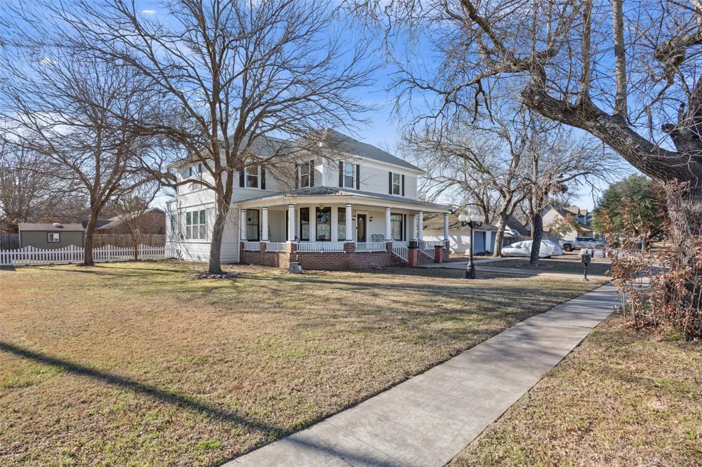 900 W 6th Street McGregor, TX 76657