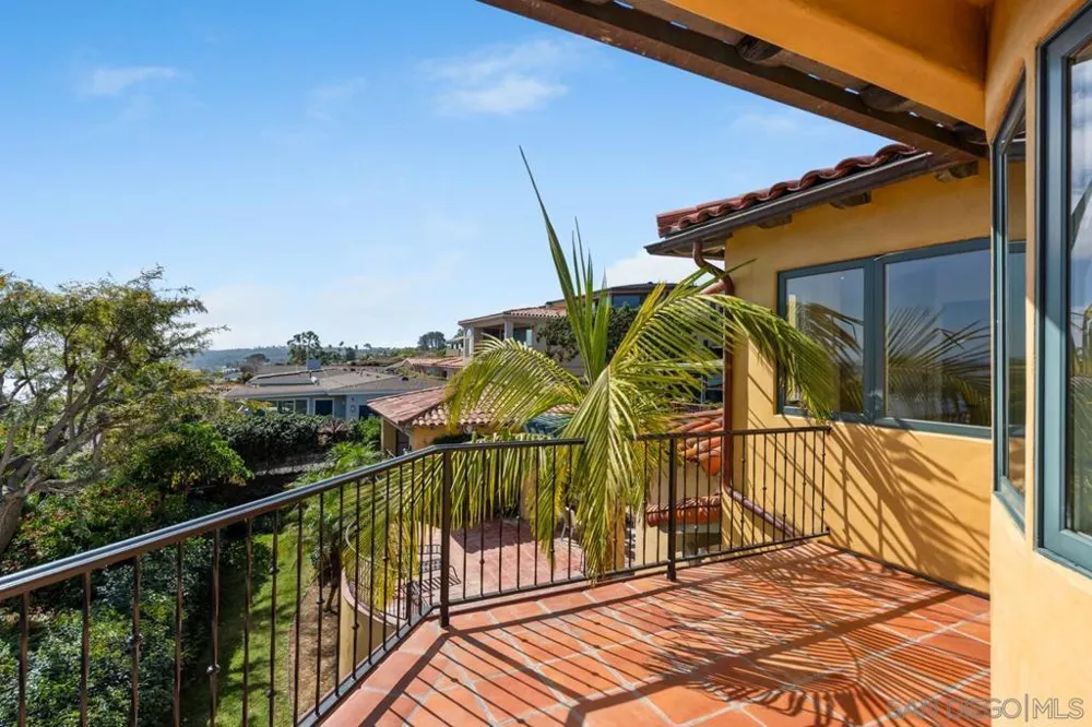 3235 Harbor View Dr San Diego, CA 92106