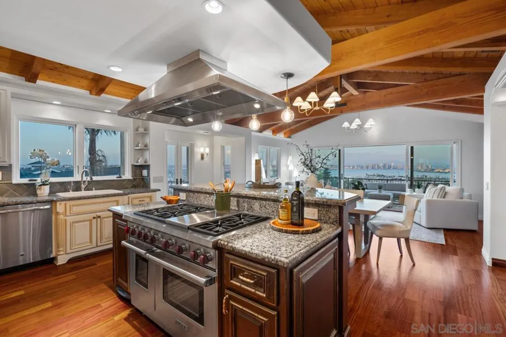 3235 Harbor View Dr San Diego, CA 92106
