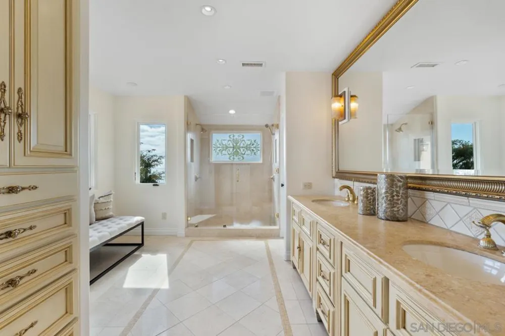 3235 Harbor View Dr San Diego, CA 92106