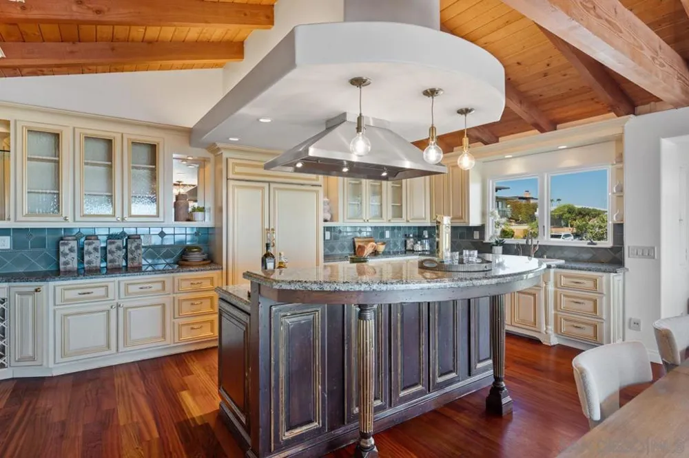 3235 Harbor View Dr San Diego, CA 92106