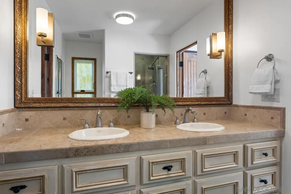 3235 Harbor View Dr San Diego, CA 92106