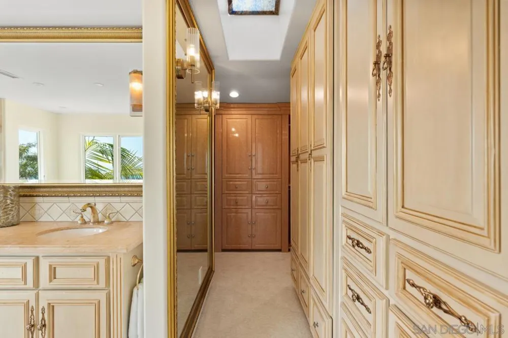3235 Harbor View Dr San Diego, CA 92106