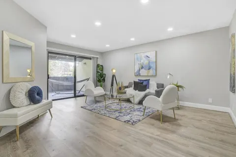 999 W Evelyn Terrace #40