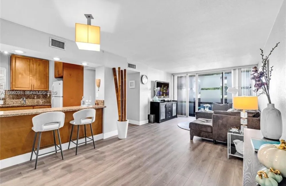 830 NW 87th Ave #303 Miami, FL 33172